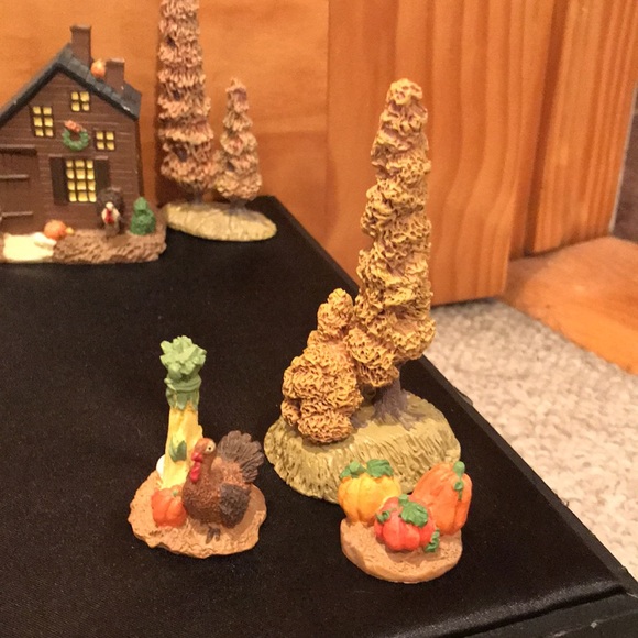 Thanksgiving Village Decor - Picture 5 of 14